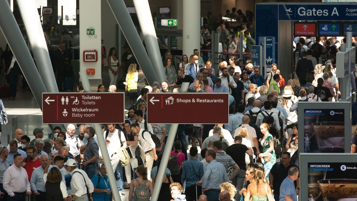 Manažeři selhali, na letištích v Evropě vládne chaos